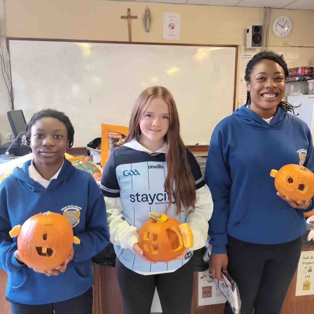 Halloween Pumpkin Carving! – Pics
